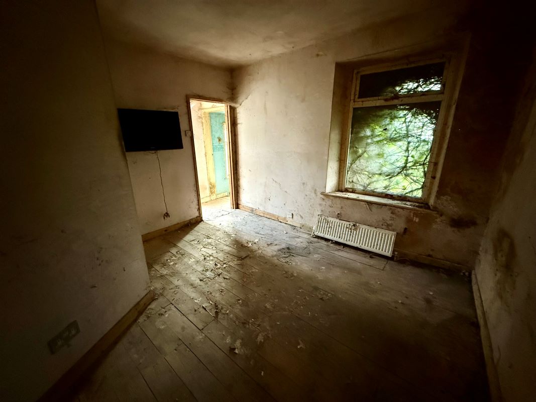 9 Queen Street, Glossop, Derbyshire, SK13 8EL