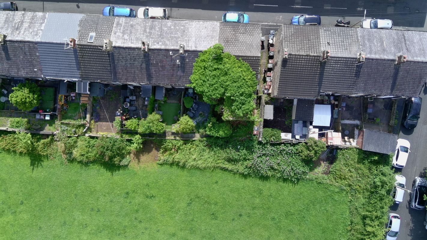 9 Queen Street, Glossop, Derbyshire, SK13 8EL