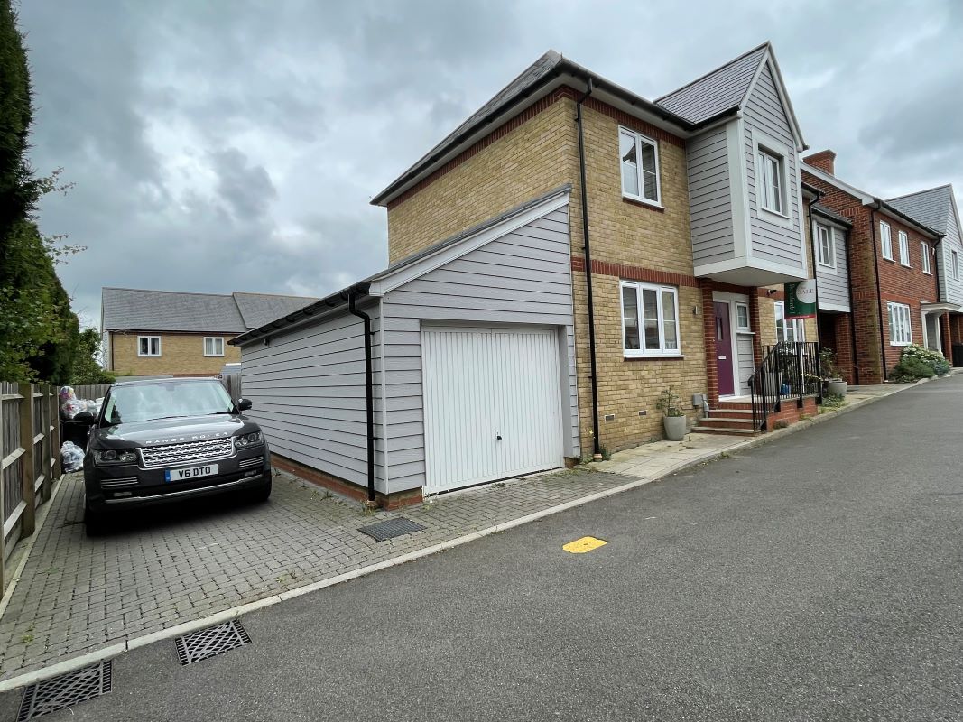Property for Auction in East Anglia - 22 Ashford Place Broomfield, Chelmsford, Essex, CM1 7FW