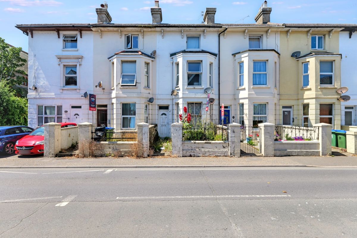Property for Auction in South Yorkshire - 67a Arundel Road, Littlehampton, West Sussex, BN17 7DE