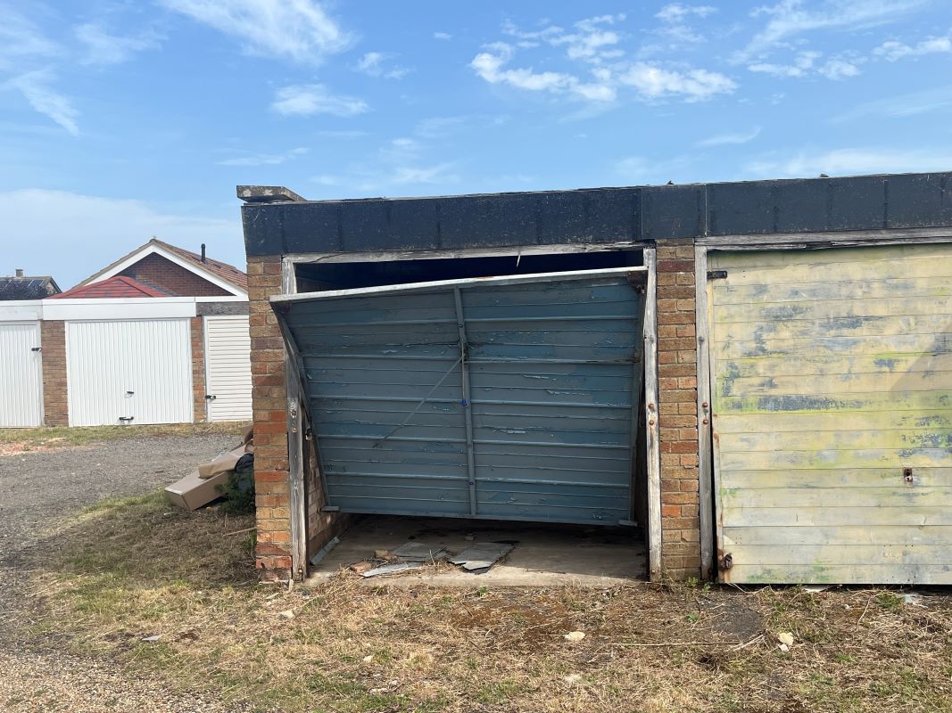 Property for Auction in South Yorkshire - Garage at Ballinghall Close, Bedford, Bedfordshire, MK41 0AB