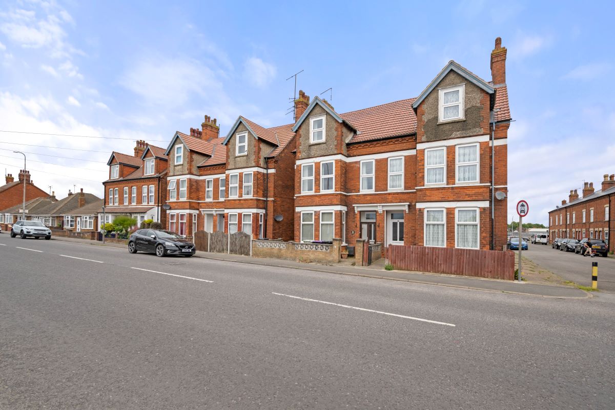 Property for Auction in National - 100 Wainfleet Road, Skegness, Lincolnshire, PE25 3RQ