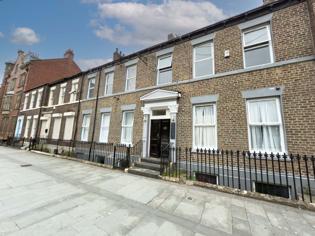 Property for Auction in Lincolnshire - Apartment 6 Central Buildings, Sunderland, Tyne and Wear, SR1 1BA