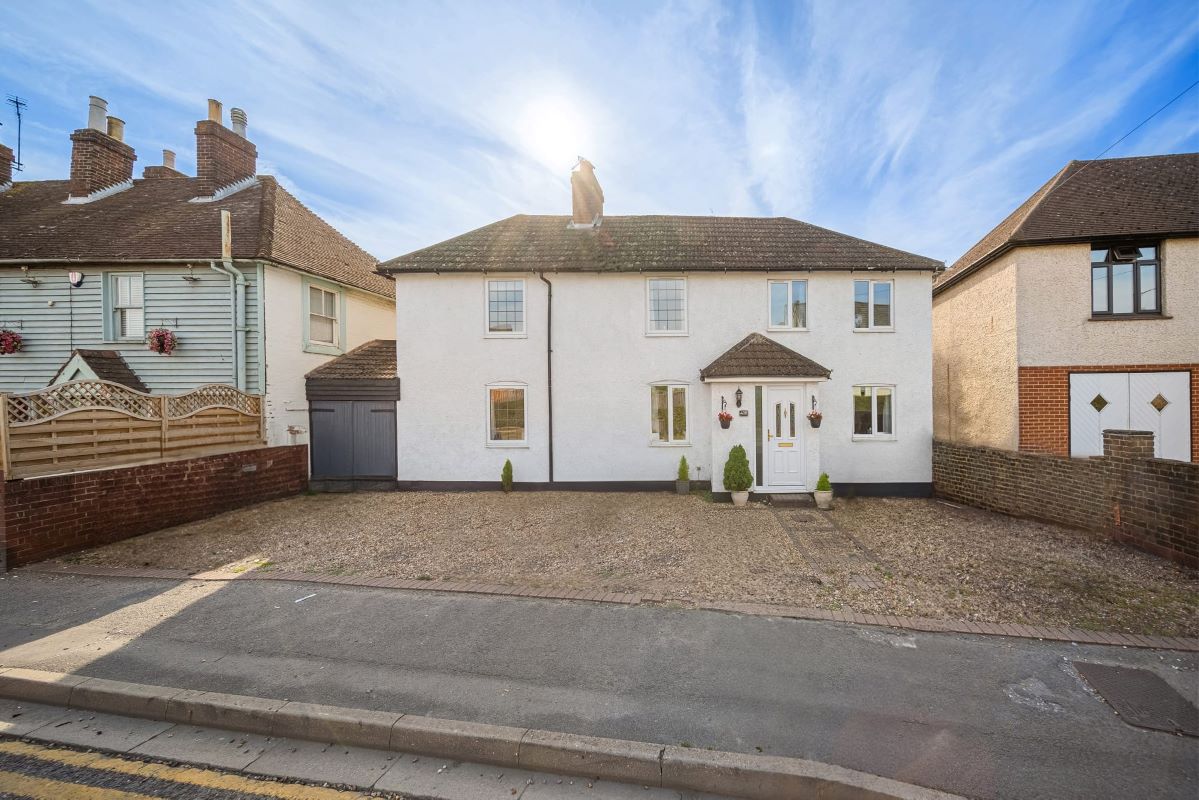 Property for Auction in Kent - 438 New Hythe Lane Larkfield, Aylesford, Kent, ME20 6SA