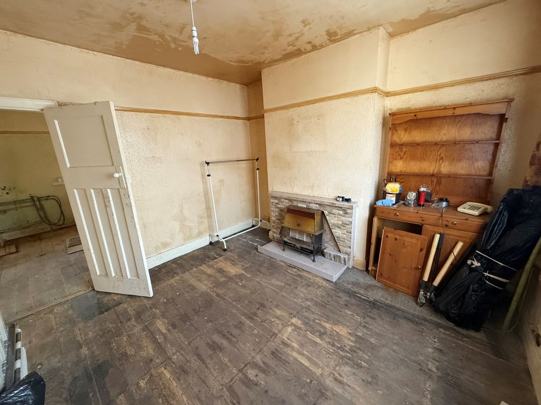 24 Reeves Avenue, Newcastle, Staffordshire, ST5 9LG