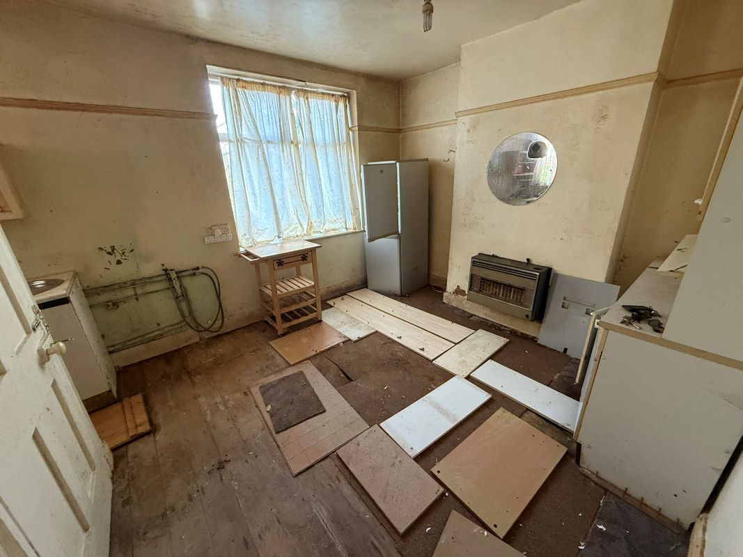 24 Reeves Avenue, Newcastle, Staffordshire, ST5 9LG