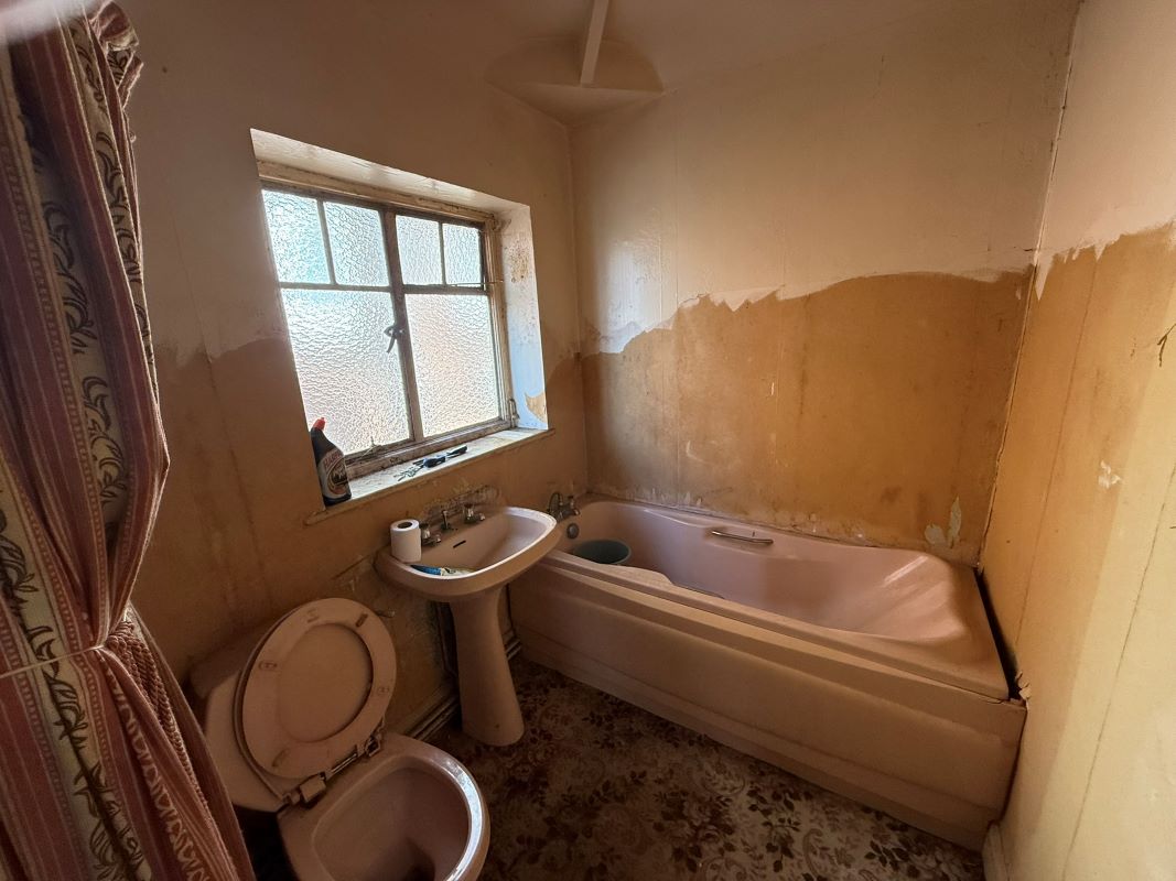 24 Reeves Avenue, Newcastle, Staffordshire, ST5 9LG