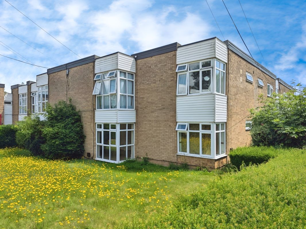 Property for Auction in Coventry & Warwickshire - 9 Halls Court Stoney Stanton, Leicester, Leicestershire, LE9 4TJ