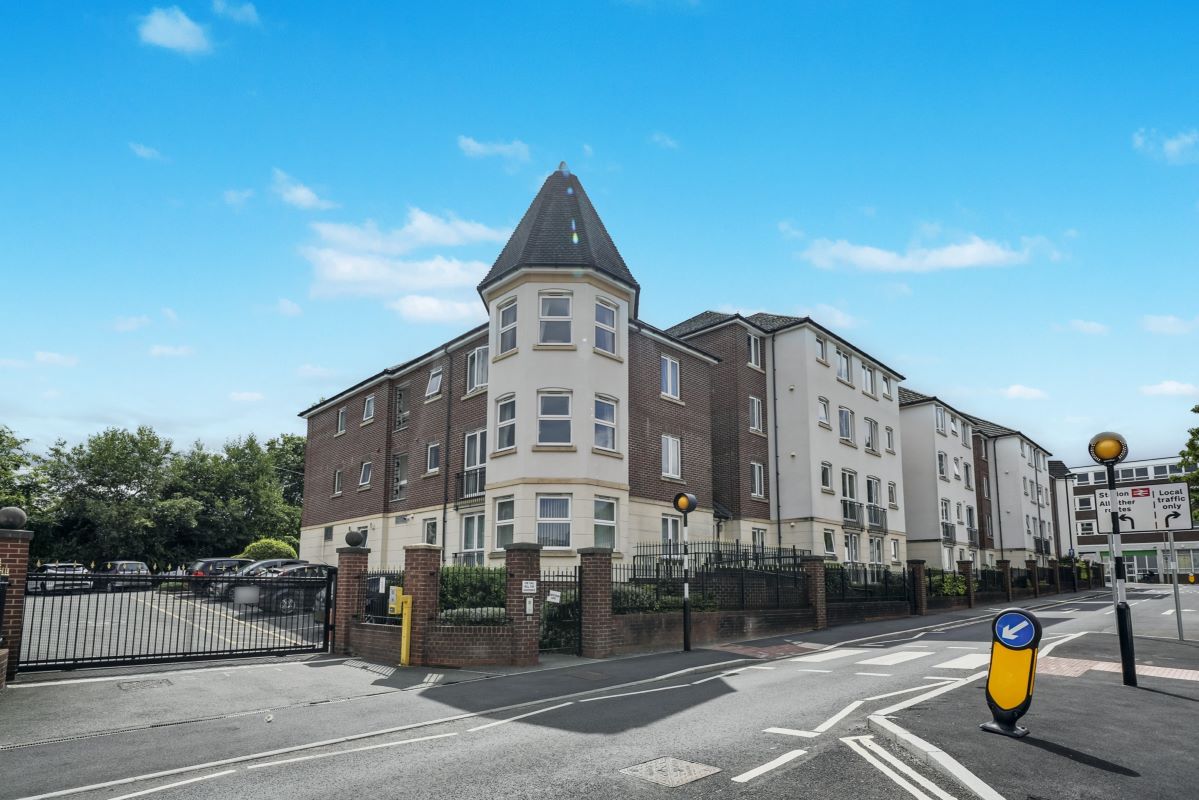 Property for Auction in South Yorkshire - Apartment 36 Kingsley Court, Aldershot, Hampshire, GU11 1HZ