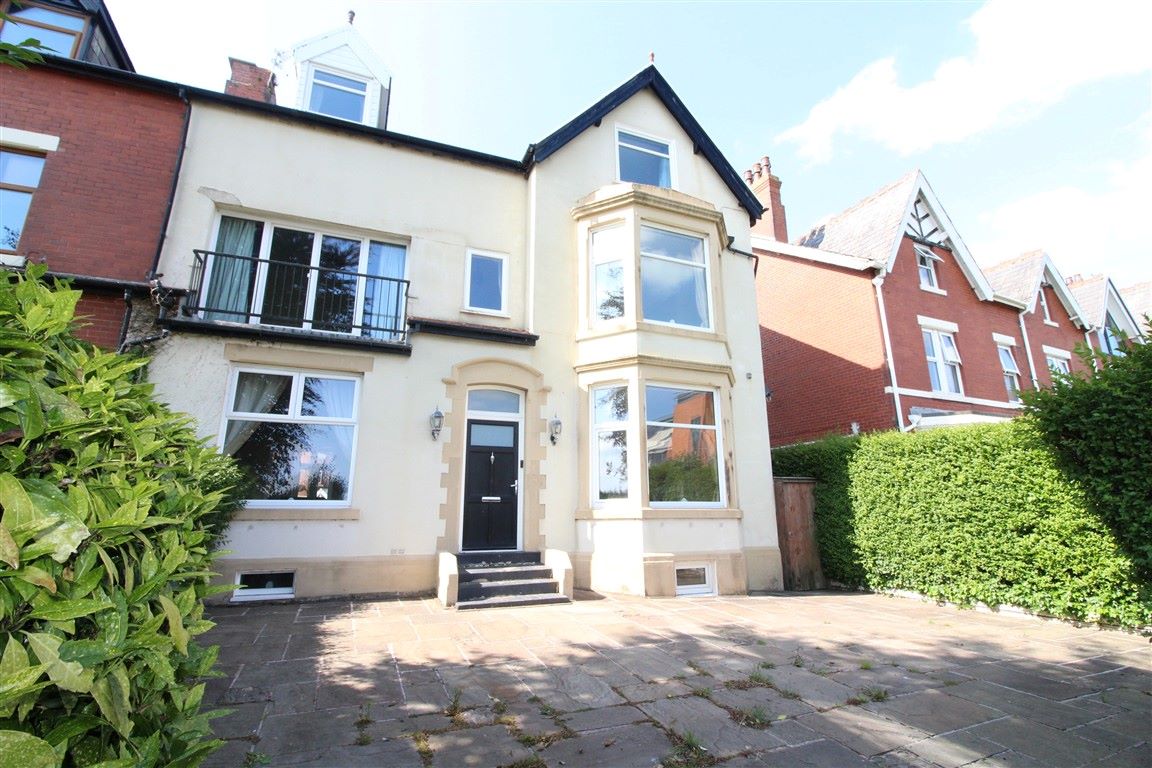 50 East Beach, Lytham St. Annes, Lancashire, FY8 5EY