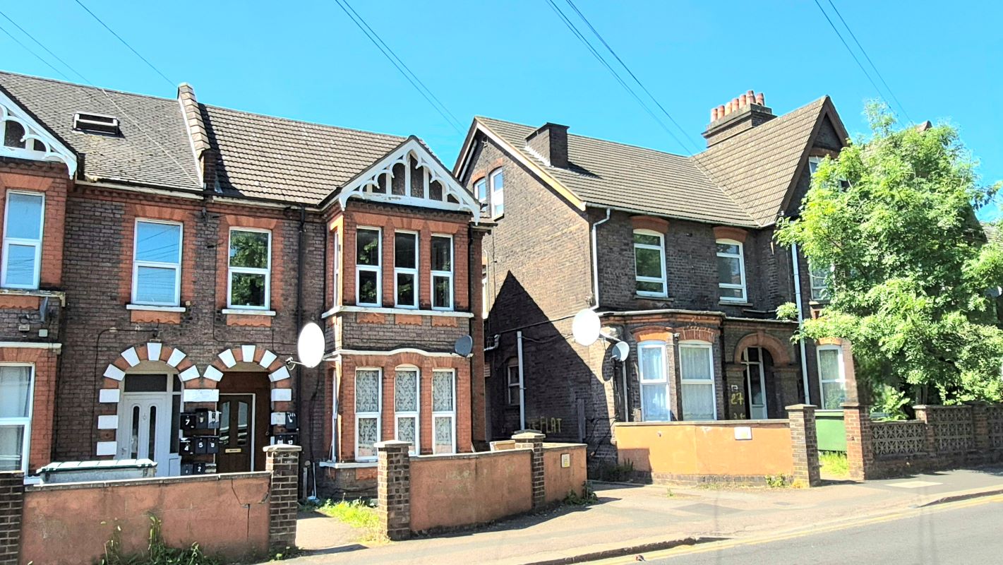 Property for Auction in Bedfordshire and Buckinghamshire - Flat 5 23-25 Biscot Road, Luton, Bedfordshire, LU3 1AH