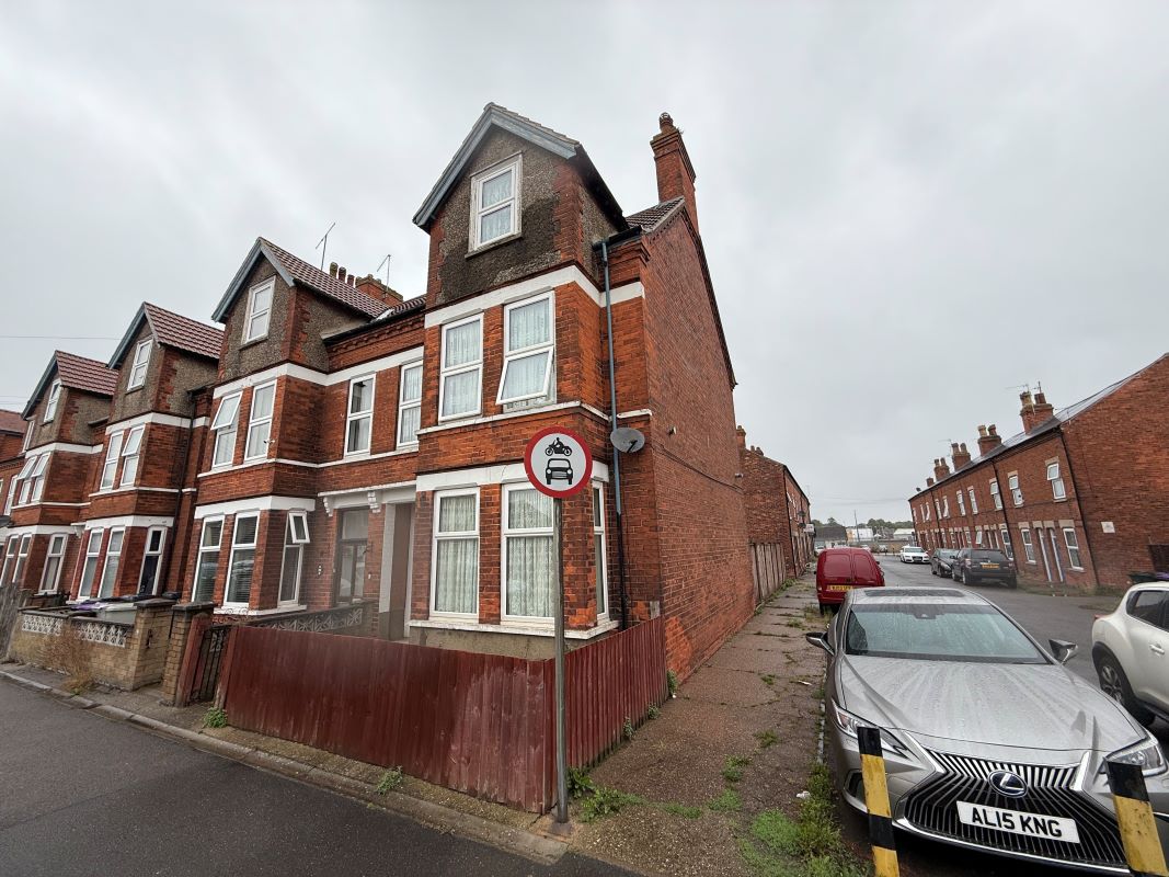 Semi Detached House for Sale by Unconditional Online Auction