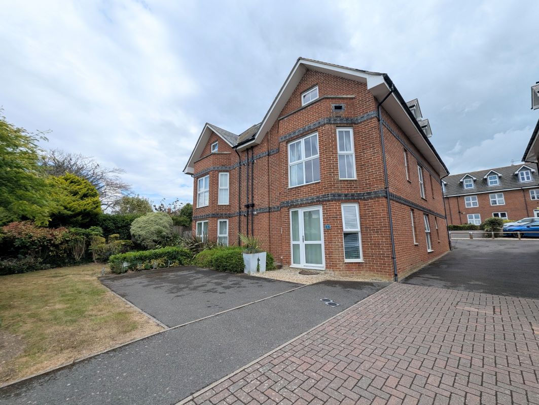 Property for Auction in South West - Flat 3, 644 Dorchester Road, Weymouth, Dorset, DT3 5FL
