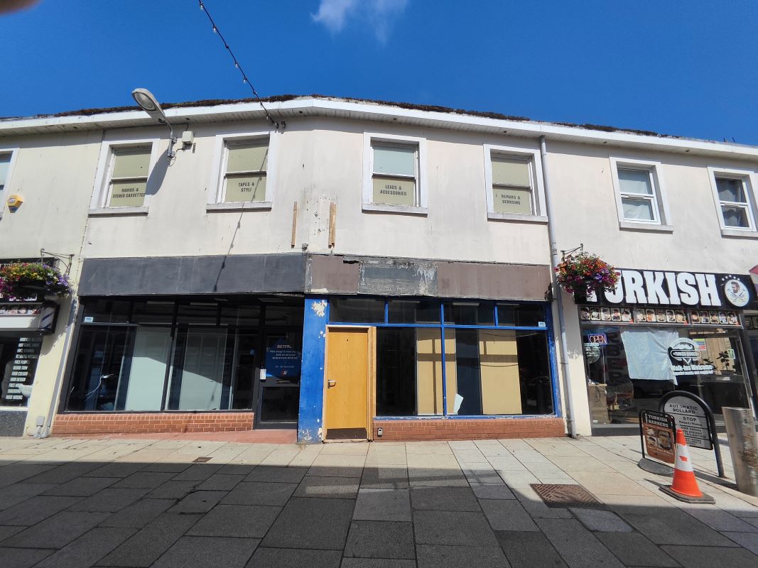 Property for Auction in London - 4 Fore Street, St. Austell, Cornwall, PL25 5EN