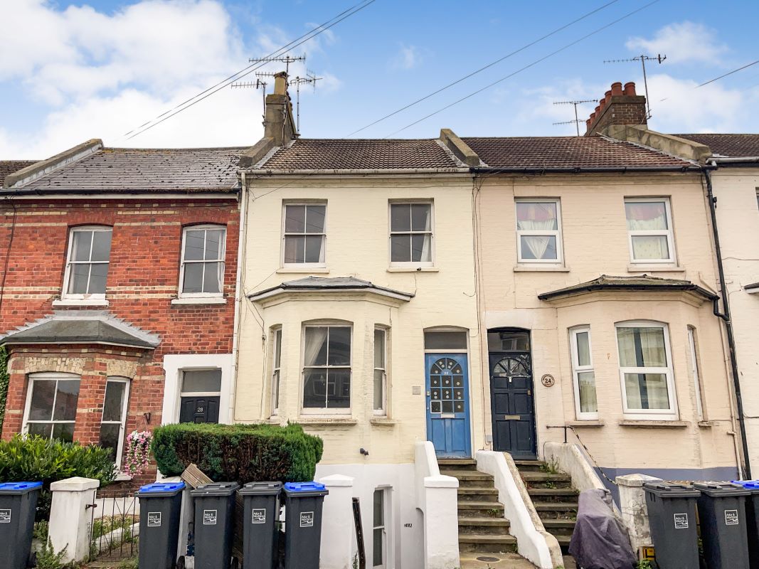 Property for Auction in Sussex & Hampshire - Basement Flat, 26 Newland Road, Worthing, West Sussex, BN11 1JR