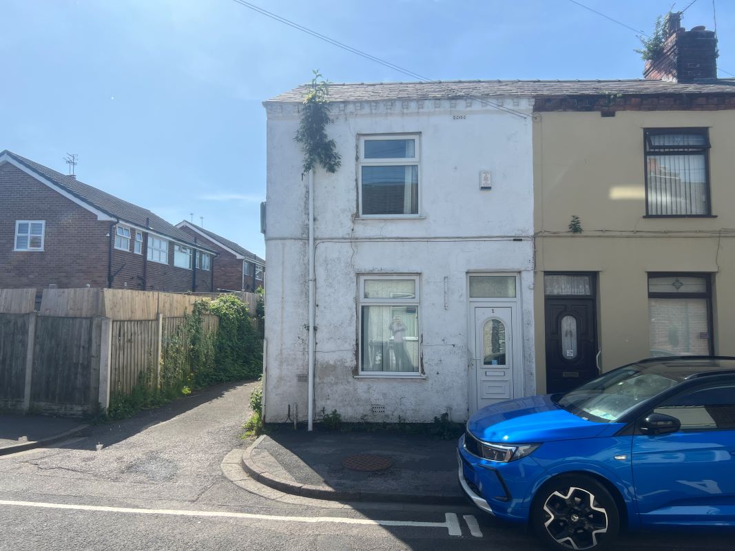 Three Bedroom End Terrace House In Need Of Refurbishment