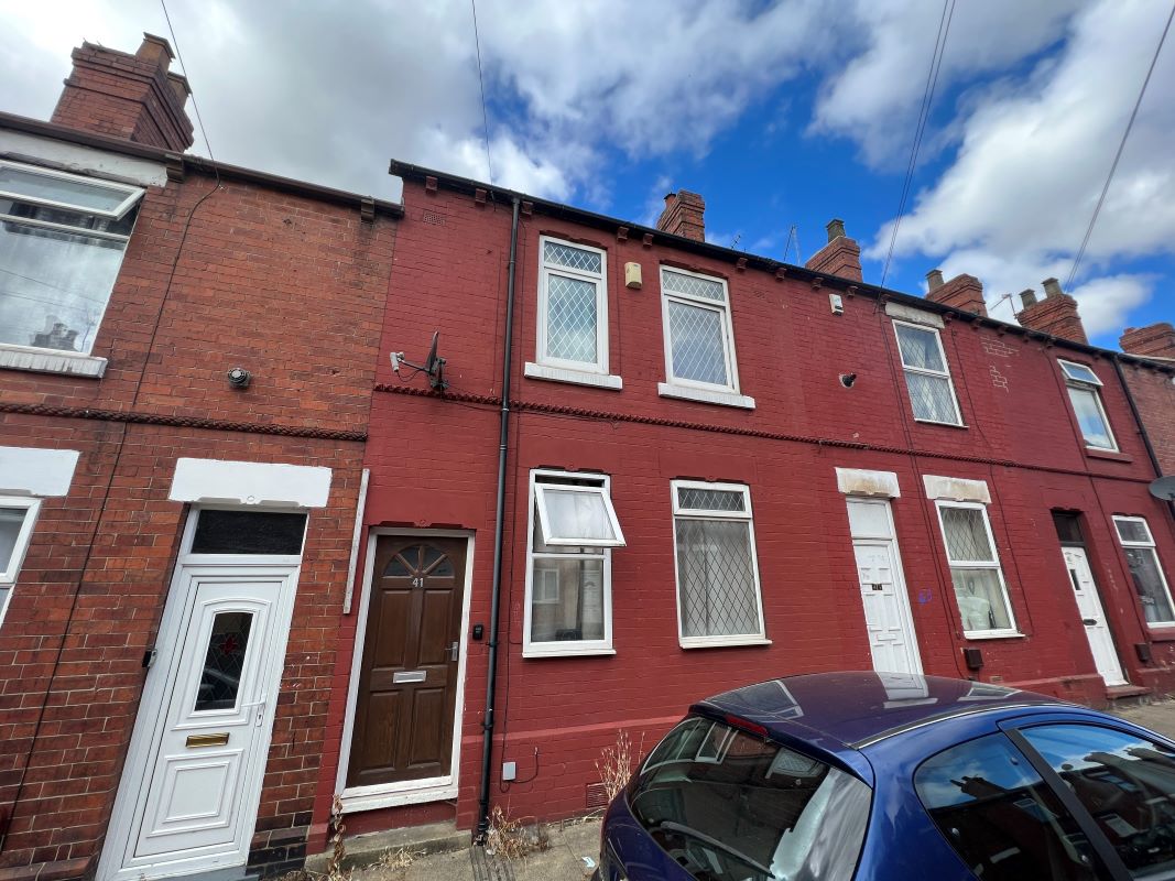 Property for Auction in South Yorkshire - 41 West Street Hemsworth, Pontefract, West Yorkshire, WF9 4QN