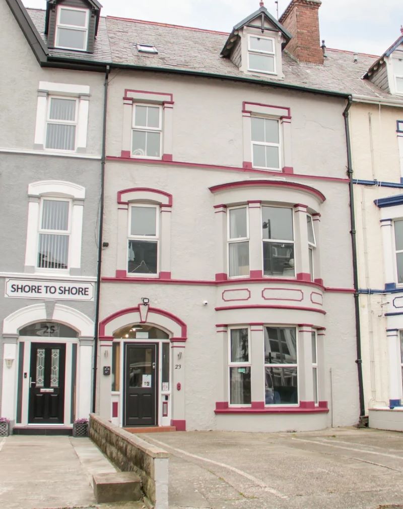 FOR SALE VIA ONLINE UNCONDITIONAL AUCTION - 23 Deganwy Avenue