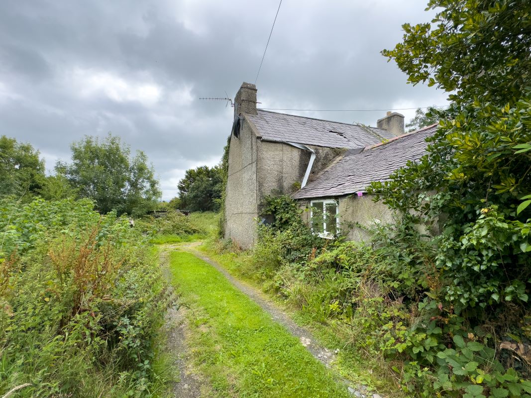 Property for Auction in Wales - Carreg Y Bwa Dwyran, Llanfairpwllgwyngyll, Gwynedd, LL61 6YW