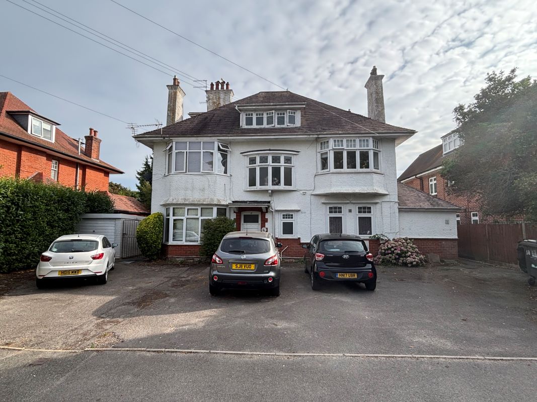 Property for Auction in South West - Flat 8 17 Milton Road, Bournemouth, Dorset, BH8 8LP