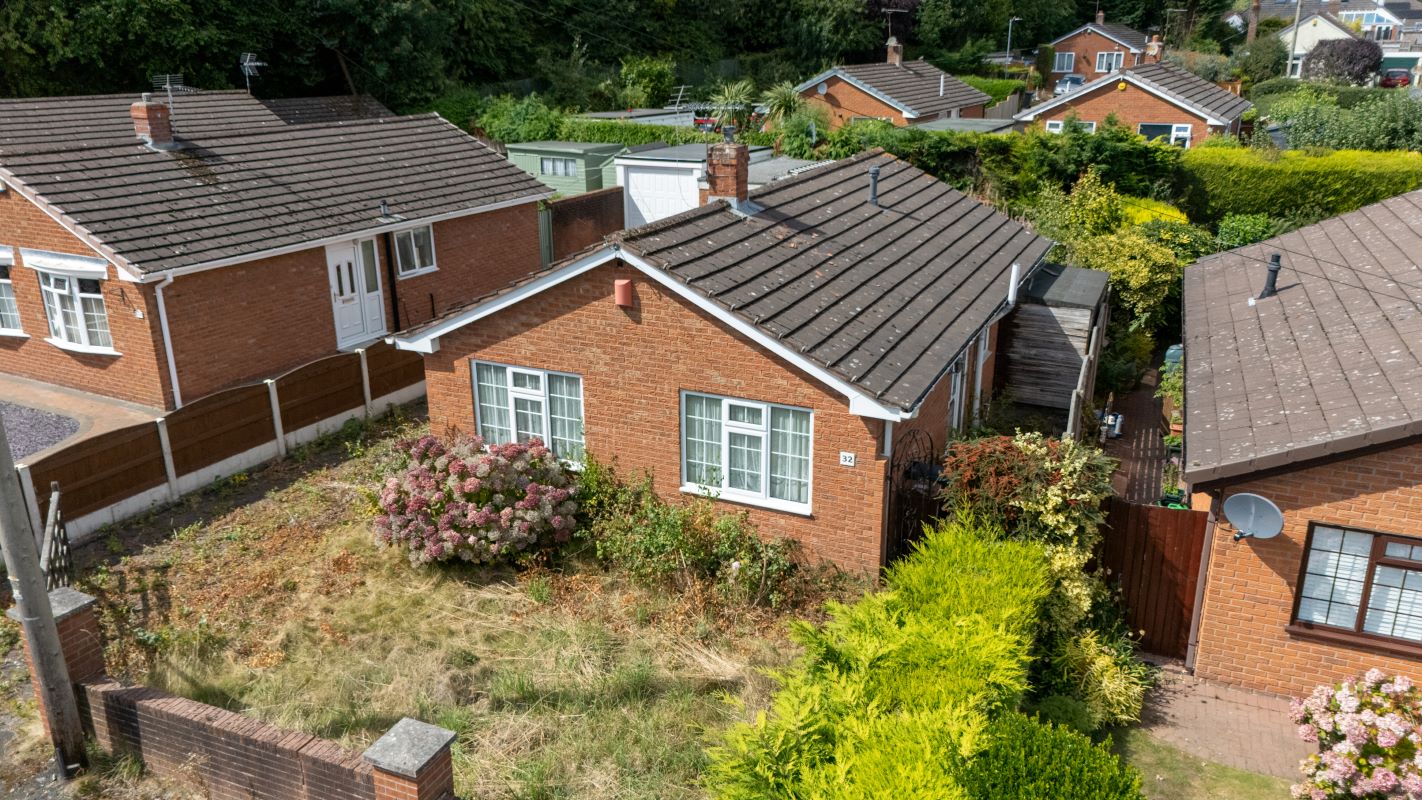 Property for Auction in Wales - 32 Woodlands Drive Hawarden, Deeside, Clwyd, CH5 3LA