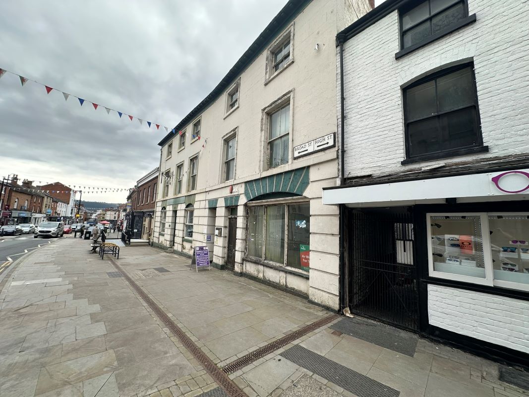 Property for Auction in Cheshire, Staffordshire & Shropshire - 42 Broad Street, Y Trallwng, Powys, SY21 7RR