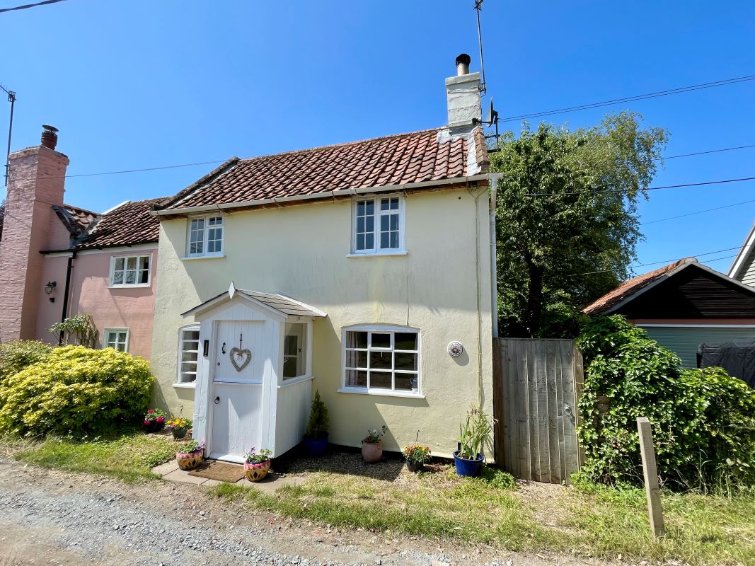 Property for Auction in East Anglia - Halfpenny Cottage 1 Hyde Park Corner, Woodbridge, Suffolk, IP12 2AZ