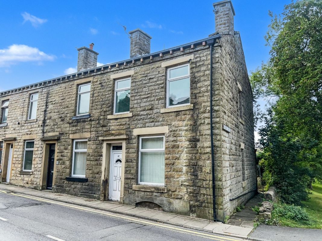 Property for Auction in Manchester - 17 Hall Street, Whitworth, Rochdale, Lancashire, OL12 8TL