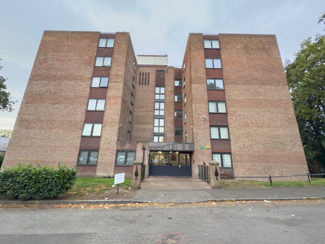 Property for Auction in South Yorkshire - Apartment 42 Benwell Close Benwell Grange, Newcastle upon Tyne, Tyne and Wear, NE15 6RZ