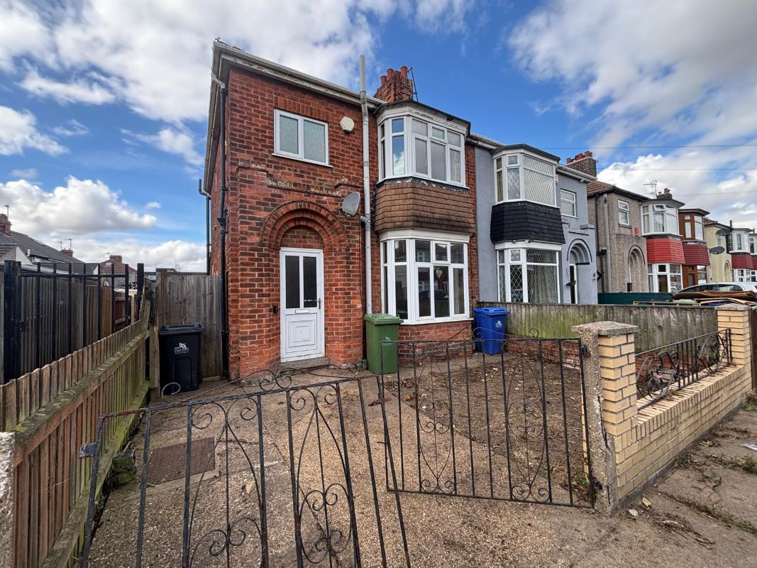 Property for Auction in Lincolnshire - 1 Samuel Avenue, Grimsby, South Humberside, DN32 8ET