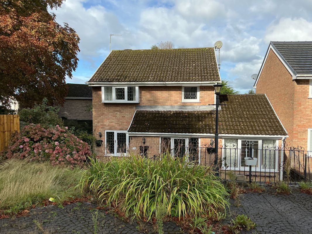Property for Auction in Wales - 1 Glanymor Park Drive Glanymor Park, Swansea, SA4 6UQ