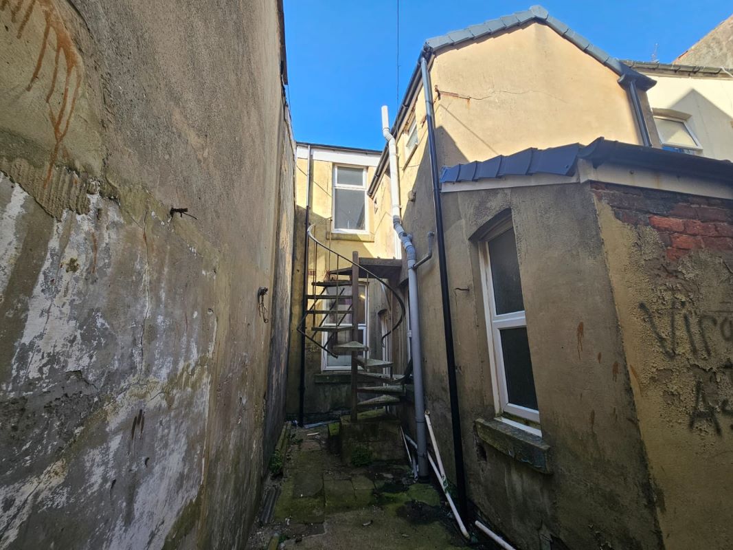 Blackpool, Lancashire, FY1 6AB - Online Auctions