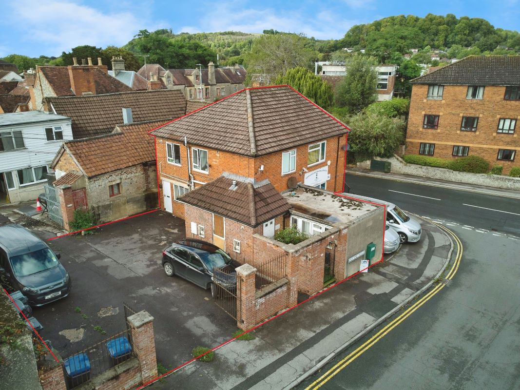 Property for Auction in South West - 78 East Street, Warminster, Wiltshire, BA12 9BW