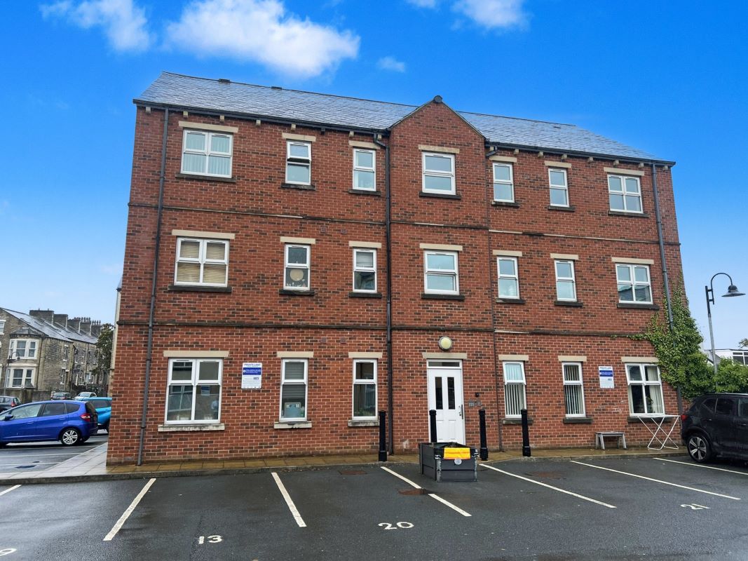 Property for Auction in Manchester - 21 Savile Grange Apartments, Free School Lane, Halifax, West Yorkshire, HX1 2JH