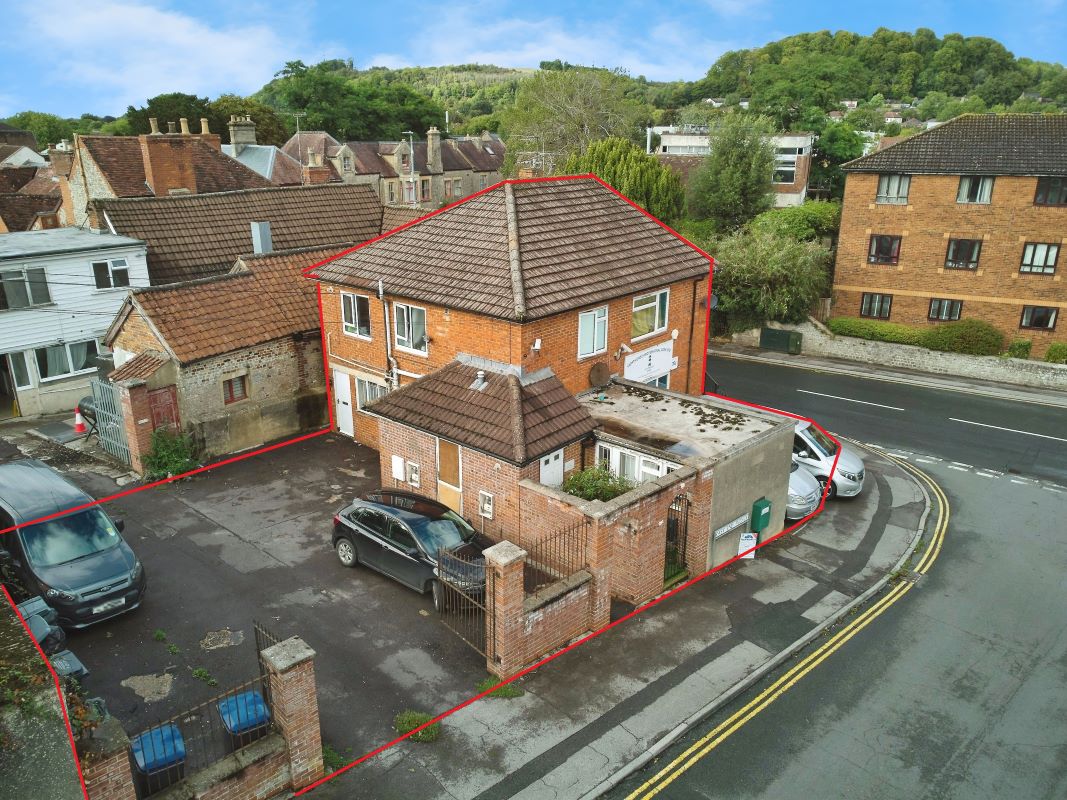 Property for Auction in South West - 78 East Street, Warminster, Wiltshire, BA12 9BW