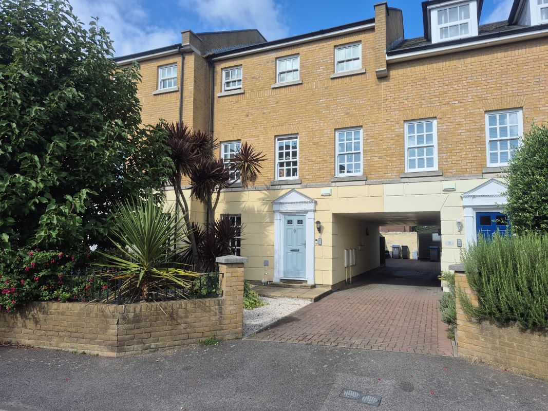 Property for Auction in Kent - 14 Ardent Avenue Walmer, Deal, Kent, CT14 7UE