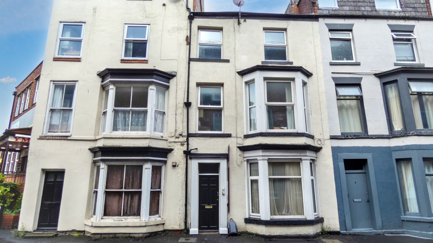 Property for Auction in South Yorkshire - Flat 3 7 Elders Street, Scarborough, North Yorkshire, YO11 1DZ