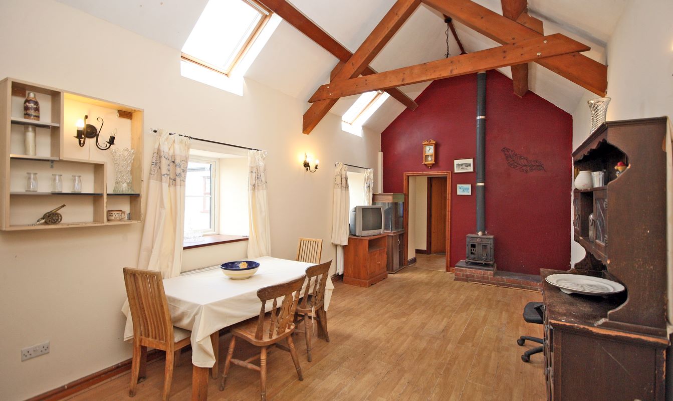 Llyn Y Coed Llantrisant, Holyhead, Gwynedd, LL65 4TN