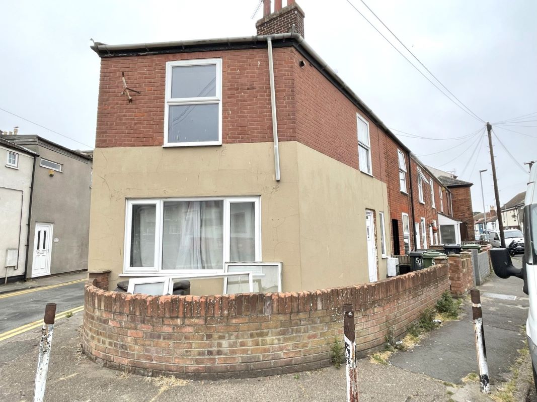 Property for Auction in East Anglia - 51 South Market Road, Great Yarmouth, Norfolk, NR30 2BT