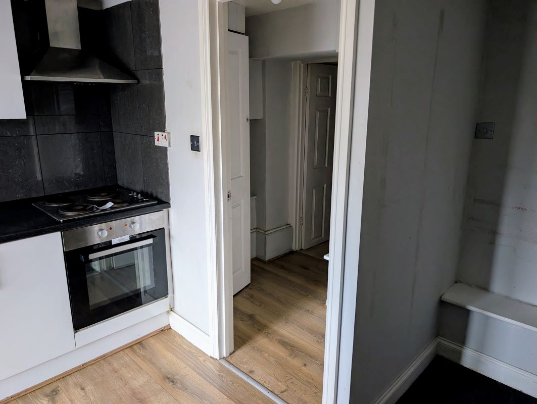 Basement Flat (Flat 1) 44 Wells Road, Bath, Avon, BA2 3AP