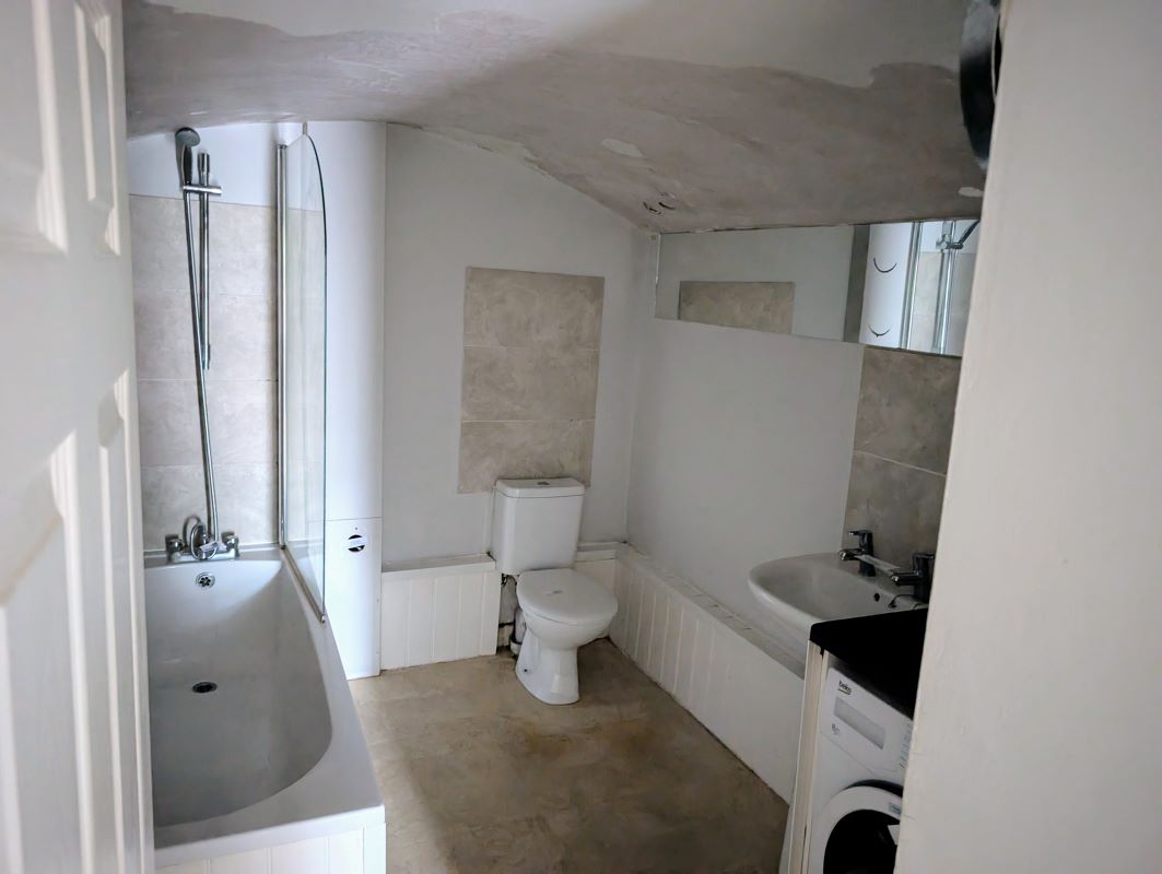 Basement Flat (Flat 1) 44 Wells Road, Bath, Avon, BA2 3AP