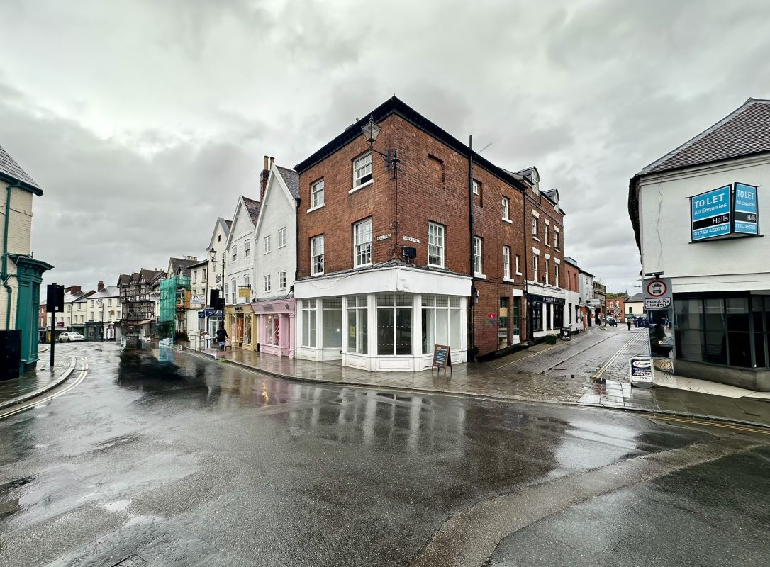 Property for Auction in Cheshire, Staffordshire & Shropshire - No. 1 Tower Street Flat 5, Ludlow, Shropshire, SY8 1RL