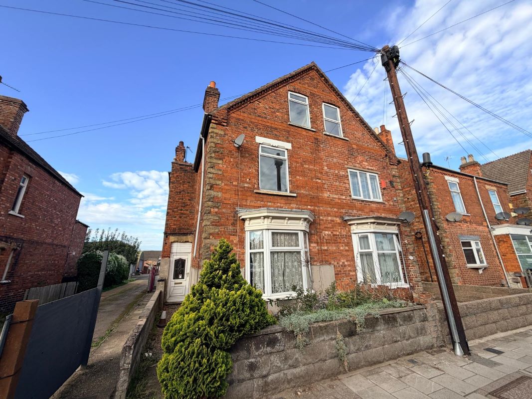 Property for Auction in Lincolnshire - 67 Church Street, Gainsborough, Lincolnshire, DN21 2JX