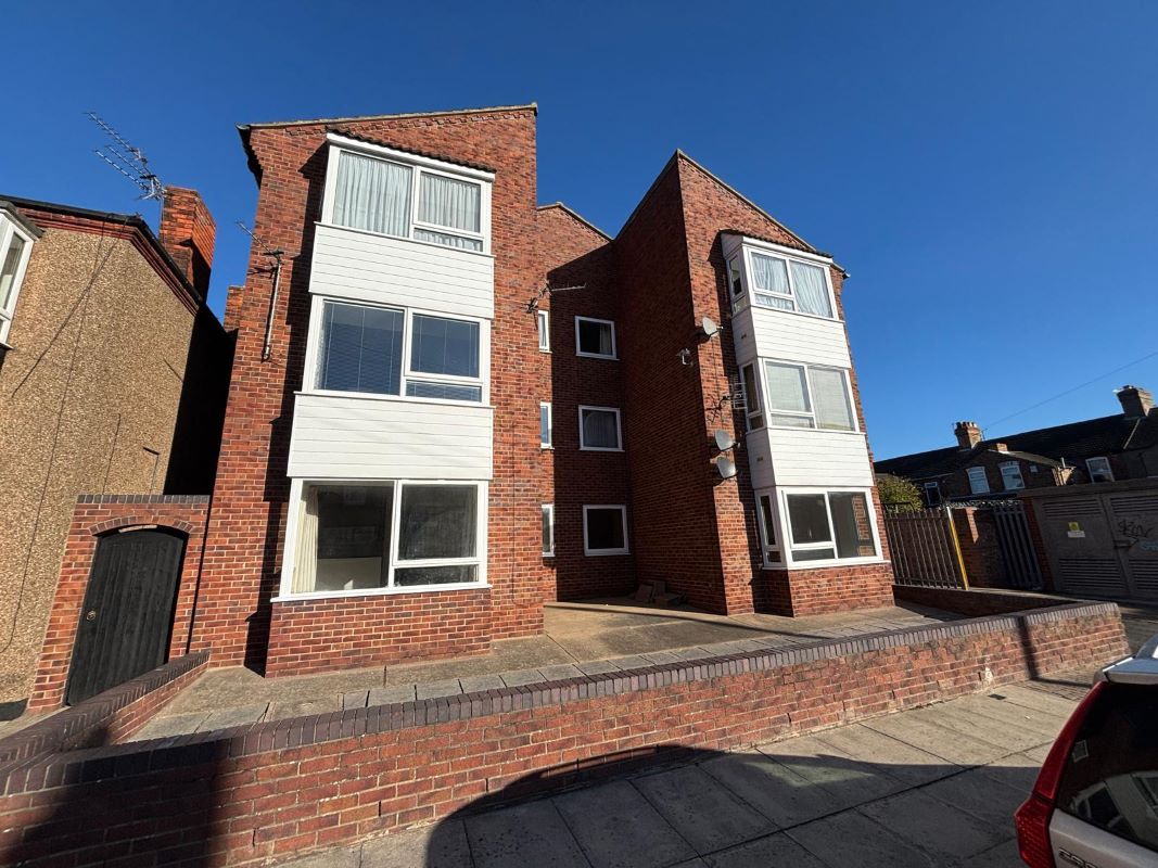 Property for Auction in Lincolnshire - 3 Torrington Gardens 35A Torrington Street, Grimsby, South Humberside, DN32 9QH