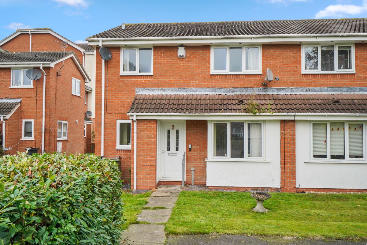 Property for Auction in Nottinghamshire & Derby - 5. Hazel Close Measham, Swadlincote, Derbyshire, DE12 7JX