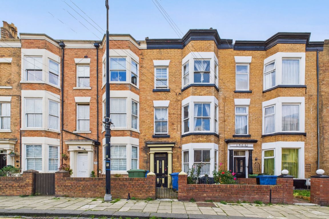 Property for Auction in Hull & East Yorkshire - 56 Trafalgar Square, Scarborough, North Yorkshire, YO12 7PY