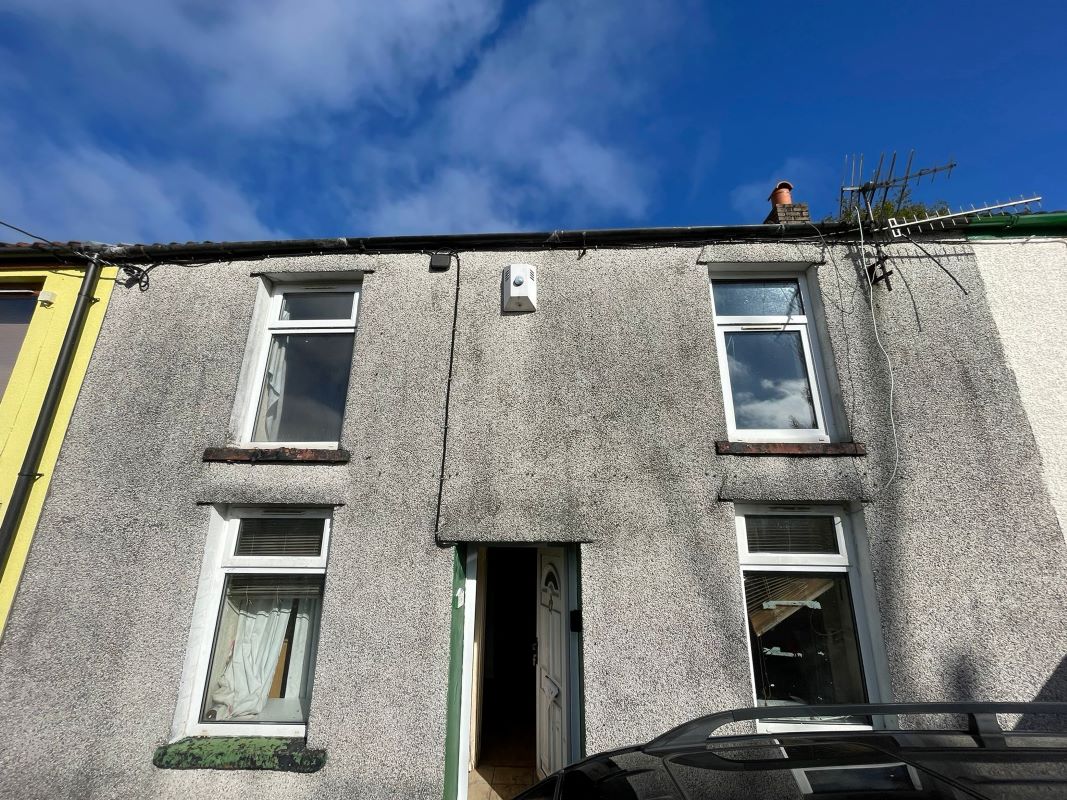 Property for Auction in Wales - 33 Long Row, Blaenllechau, Ferndale, Rhondda Cynon Taff, CF43 4NP