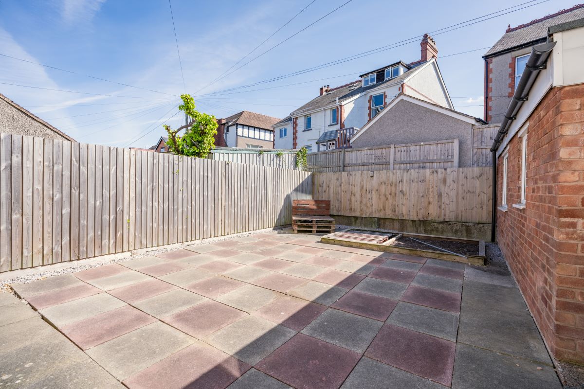 79 Princes Drive, Colwyn Bay, Clwyd, LL29 8PW