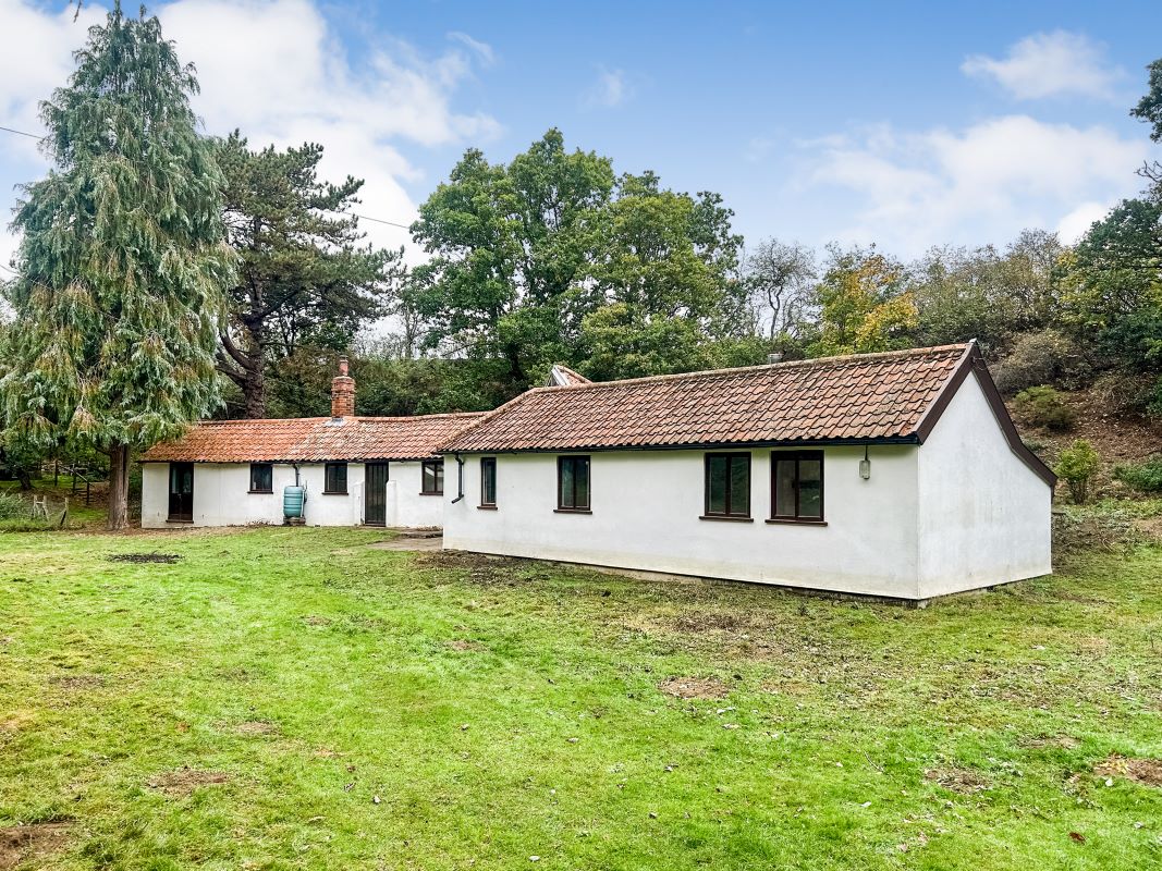 Property for Auction in East Anglia - Pit Cottage The Common, Woodbridge, Suffolk, IP12 2JR