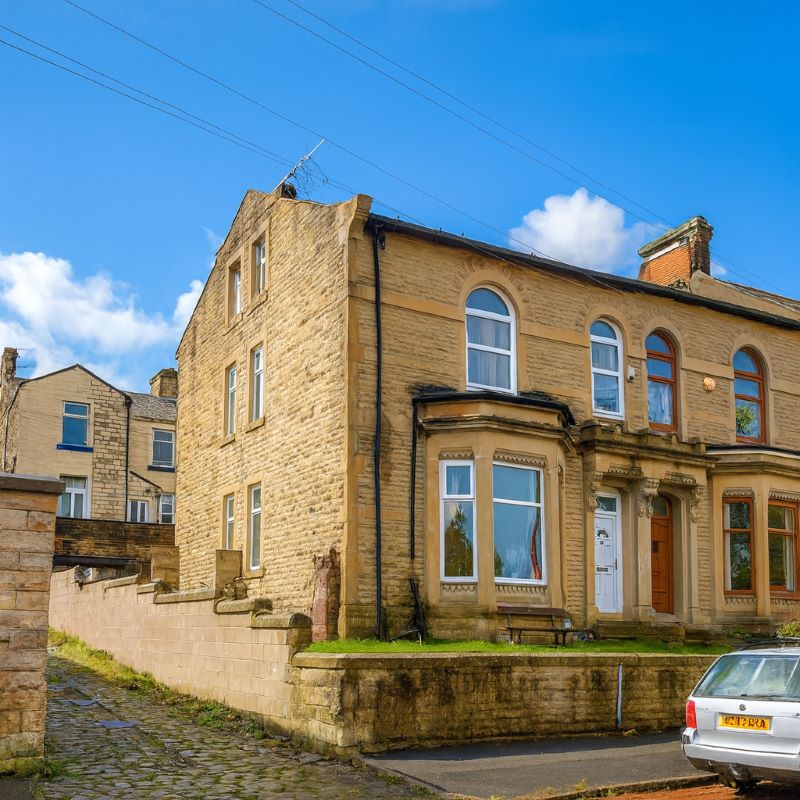 Property for Auction in South Yorkshire - 2 Piccadilly Road, Burnley, Lancashire, BB11 4QF